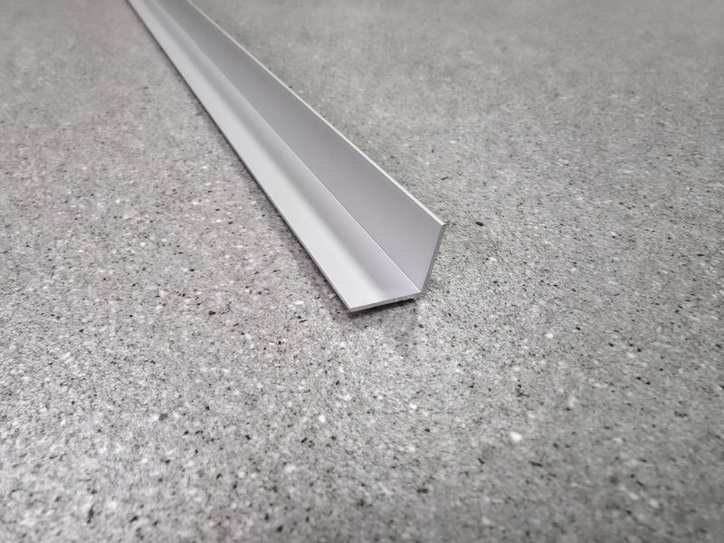 Алюминиевый уголок 15*15, Серебро 2.7м KU-15x15-SR-27 фото